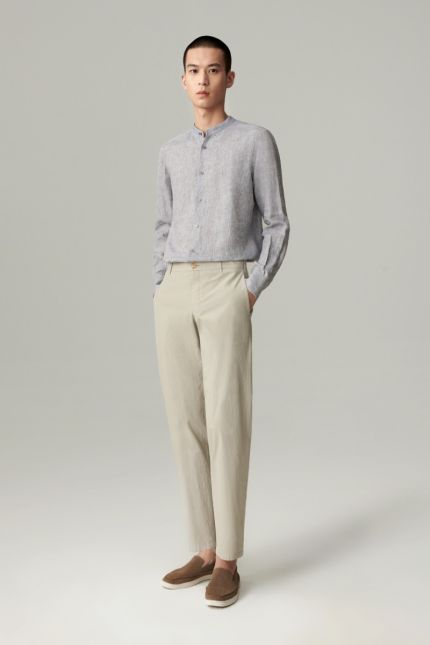 Pantalon fuselé en coton, lin et soie mélangés